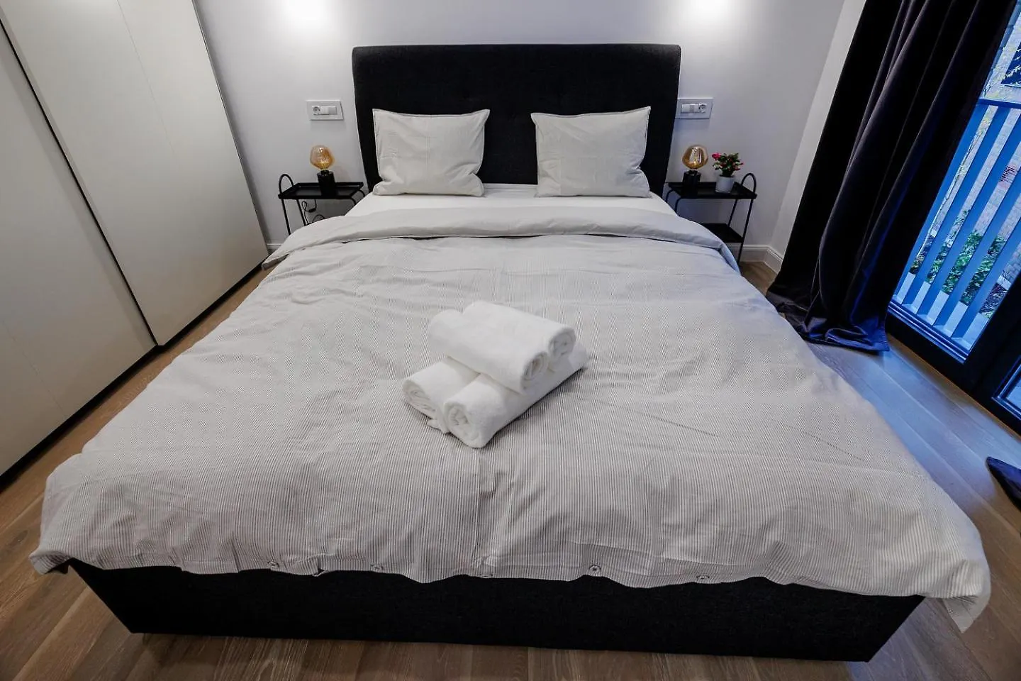 The Corner Luxe Apartment Bükreş