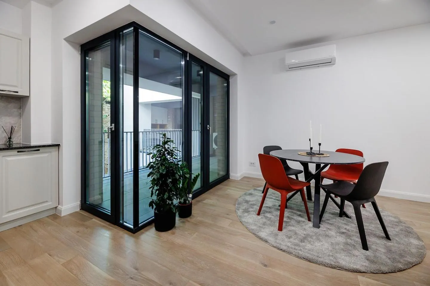 The Corner Luxe Apartment Bükreş