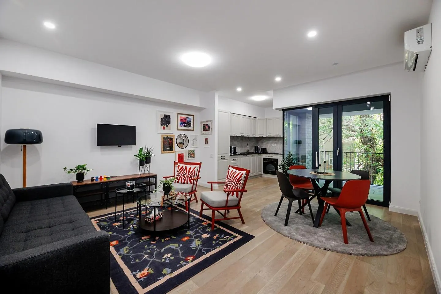 The Corner Luxe Apartment Bükreş