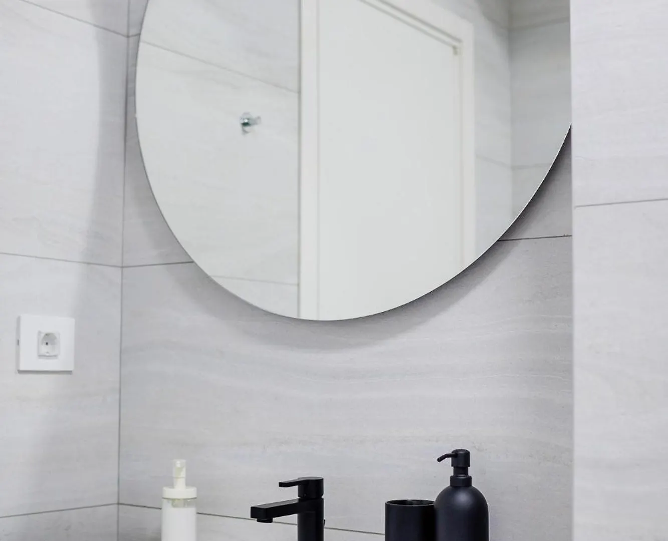 The Corner Luxe Apartment Bükreş 0*,